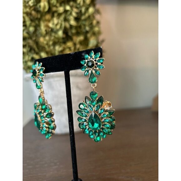 8 Other Reasons Her Majesty Earrings Emerald Womens Size OS - Picture 5 of 6